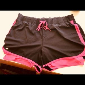 Pre-owned Ideology 2-in-1 workout shorts. Size 3X.